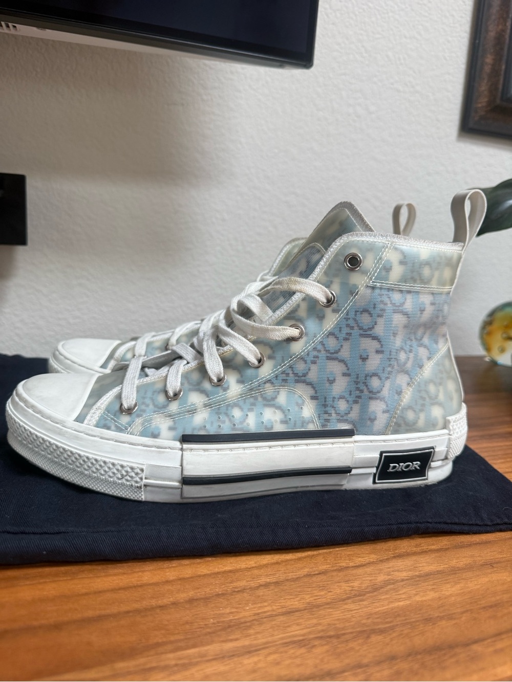 Dior B23 Size 41 Monogram High-Top Sneakers in Pale Blue and White Digital